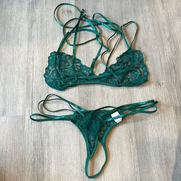 Sexy Lingerie Criss Cross Ladder Cut-Out Lingerie Set Medium - Picture 5 of 5